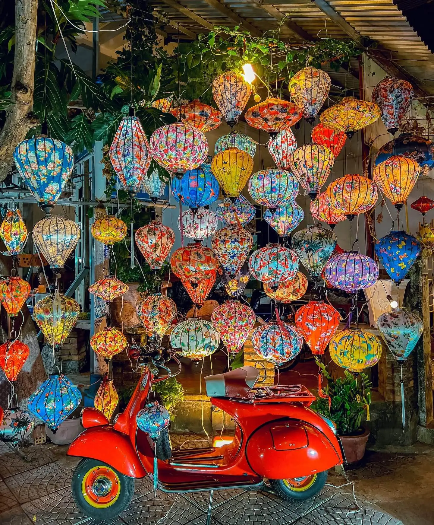 Hoi An Ancient Town pedestrian streets and lantern shops