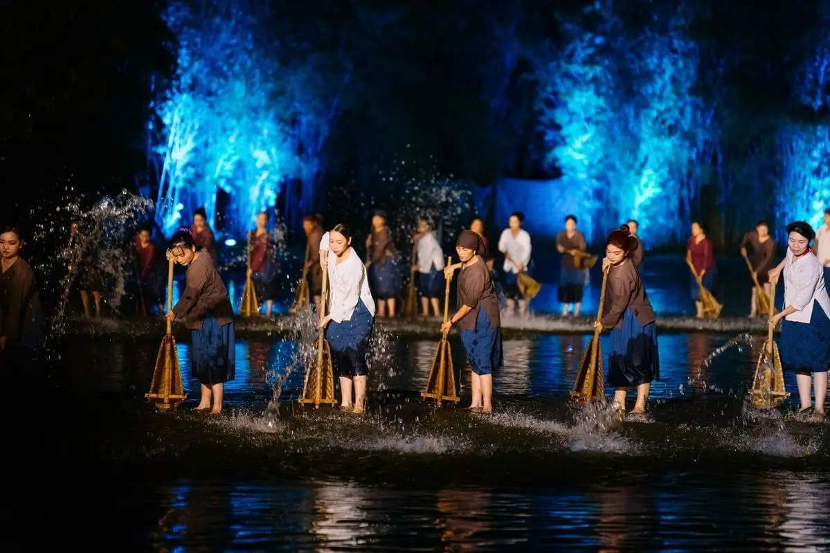 Fire performance at Hoi An Memories Show theme park
