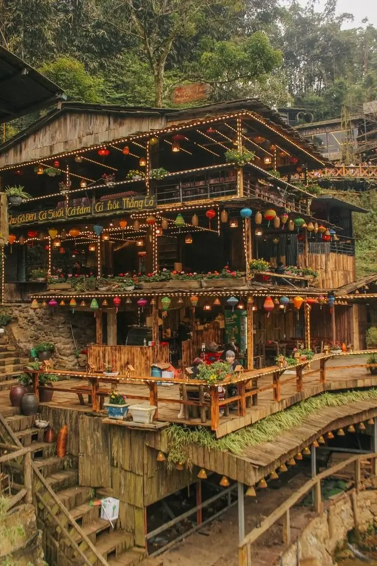 Cat Cat Village Sapa - traditional H'mong houses and rice terraces