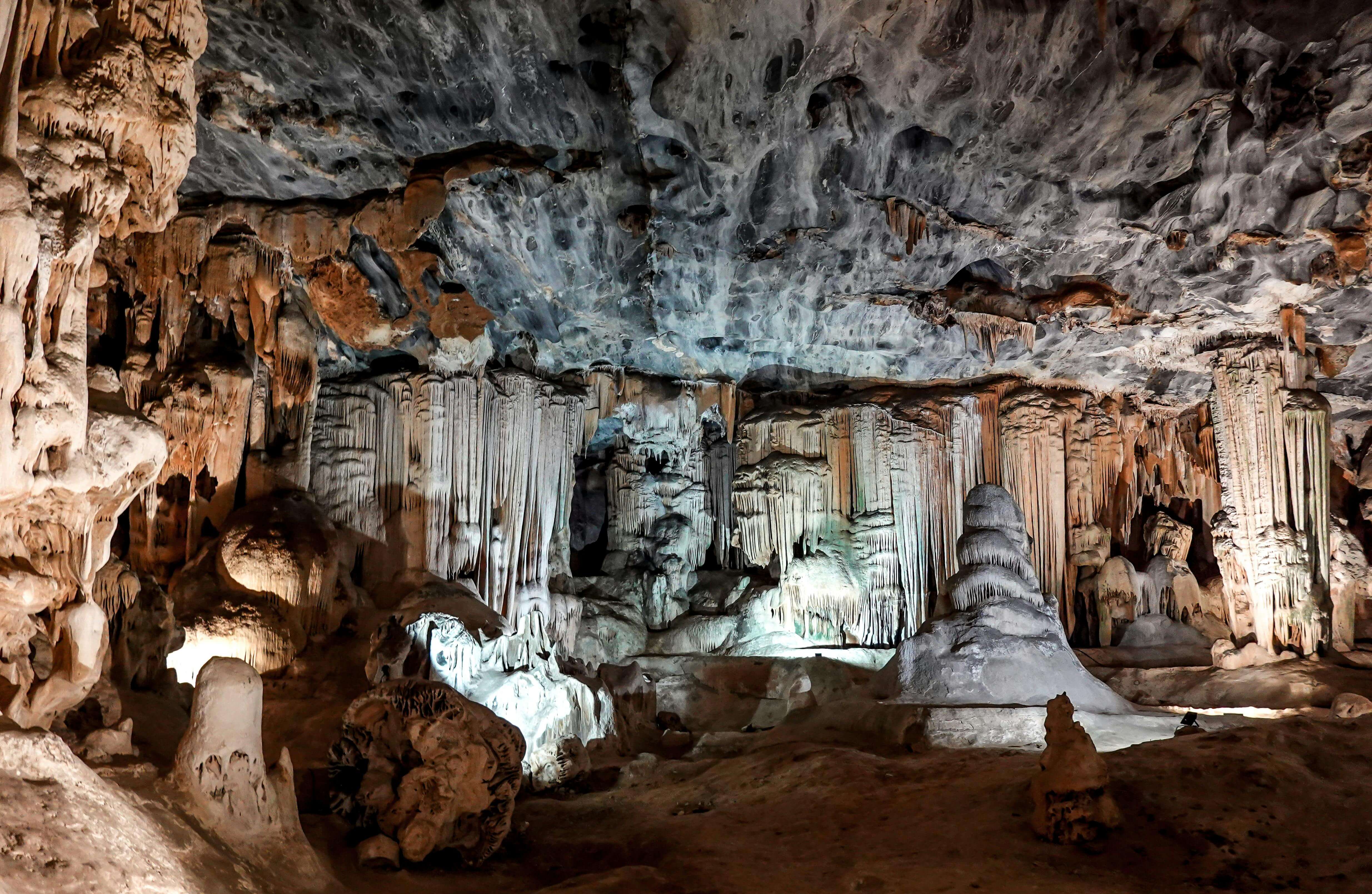 Ha Long Bay - Sung Sot Caves