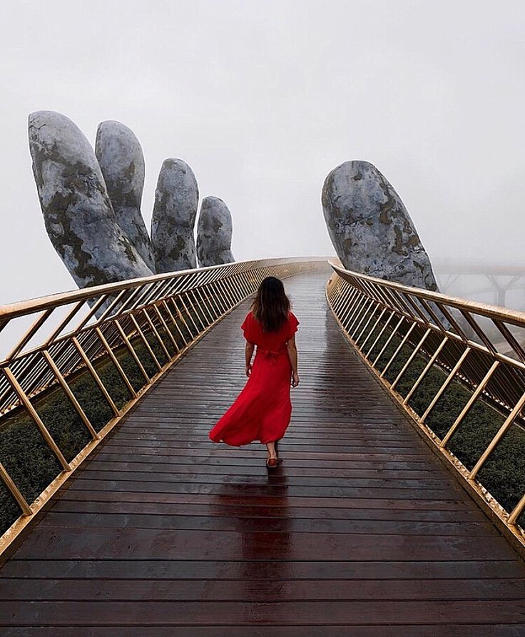 Ba Na Hills Golden Hand Bridge
